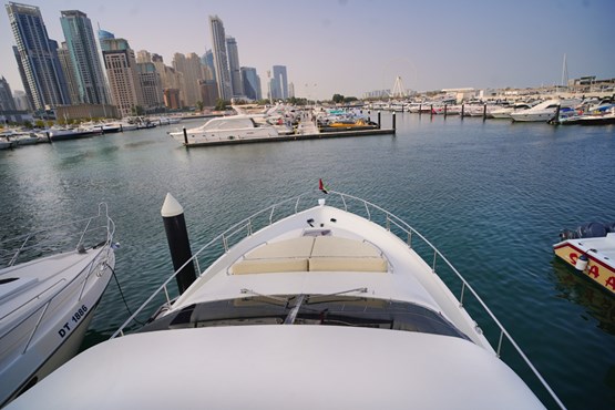 luna yacht | AED700/hour